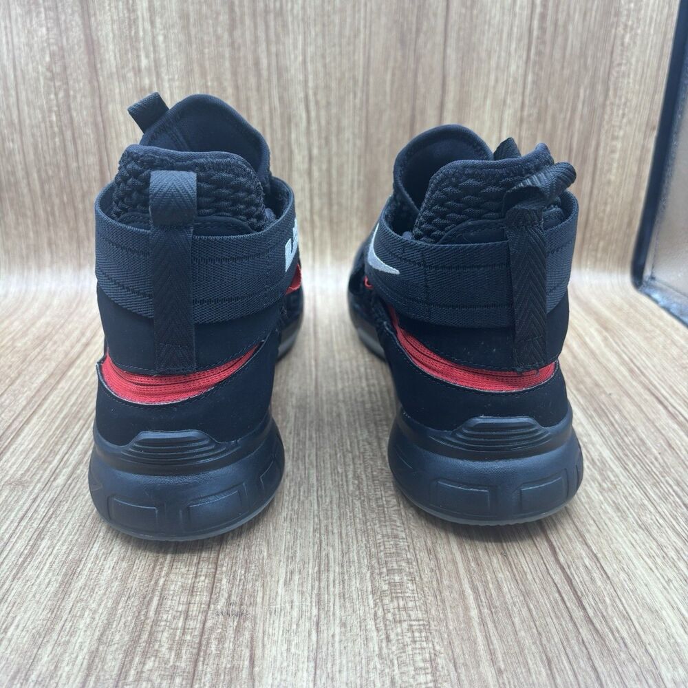 LEBRON SOLDIER XII FLYEASE Black/University Red Shoes Men's Size 12.5 - Picture 4 of 11